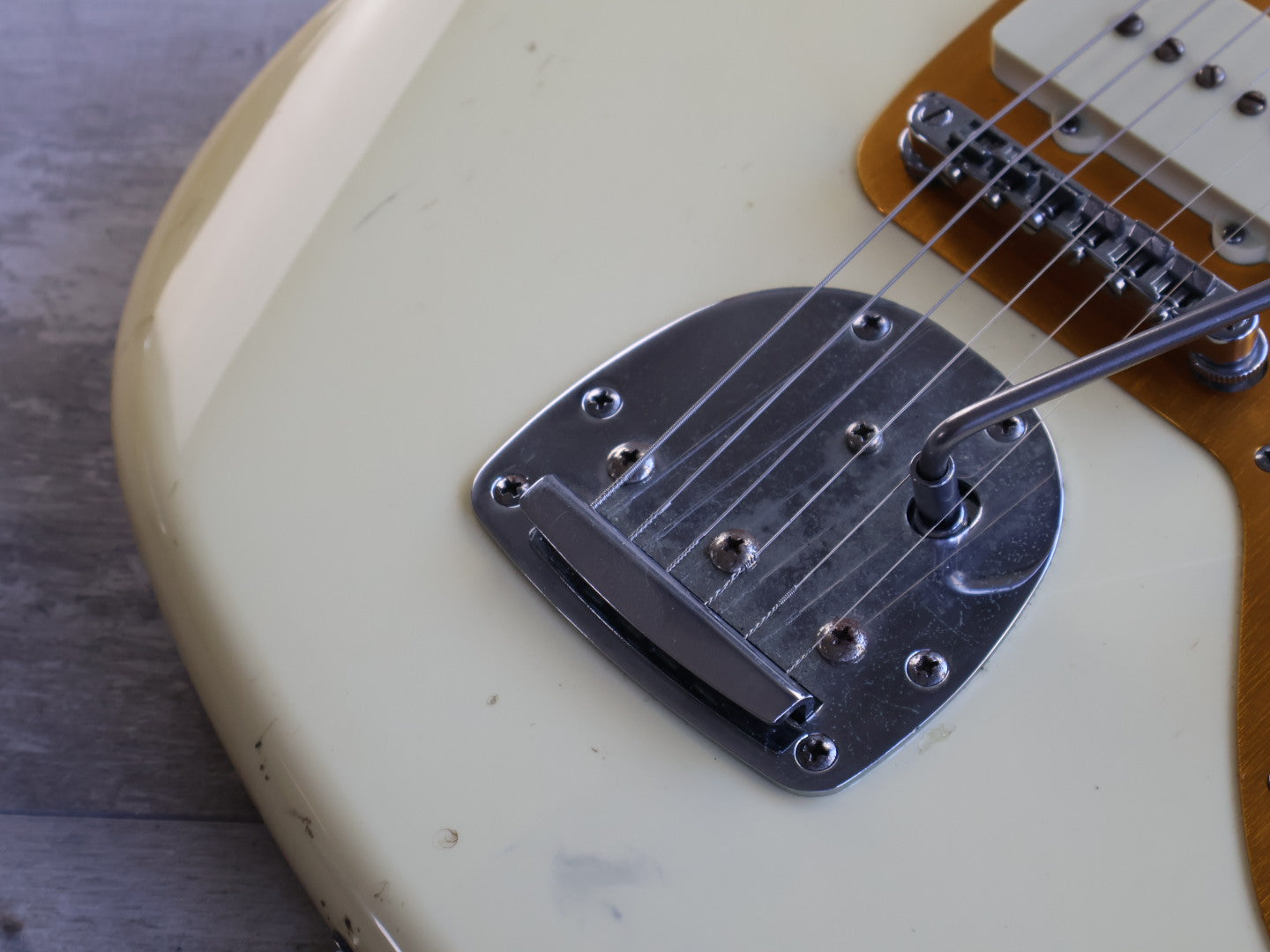 2014 Squier "J Mascis" Jazzmaster w/Rosewood Fingerboard (Vintage White/Gold)