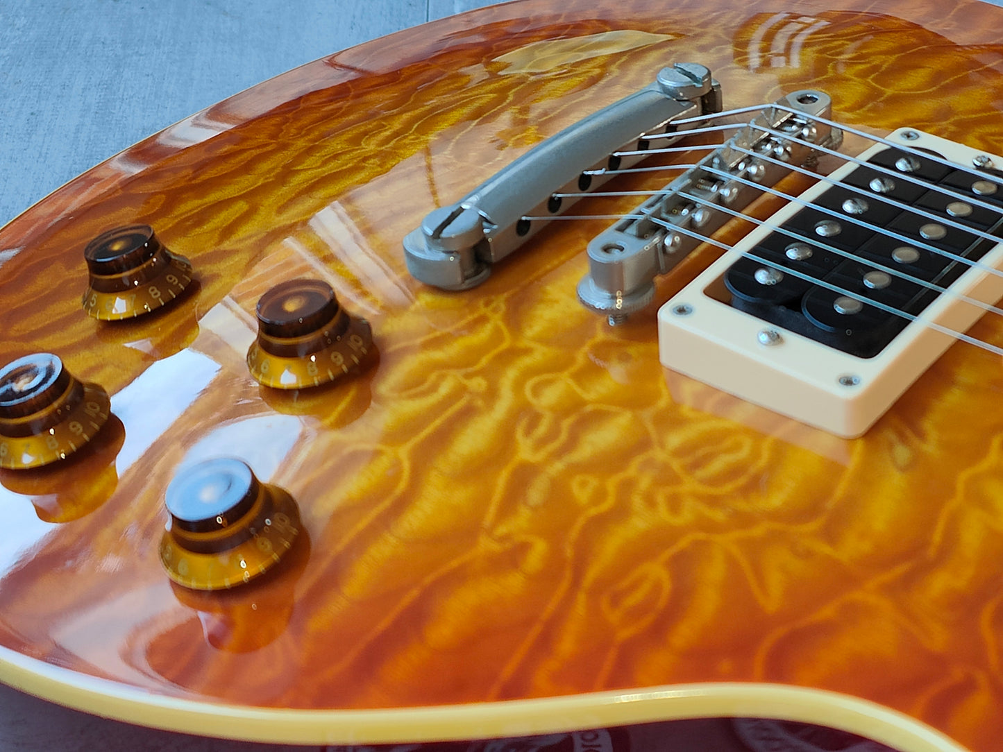 2004 History (by Fujigen Japan) ZLS100-CFS Les Paul Standard (Quilt Maple Sunburst)