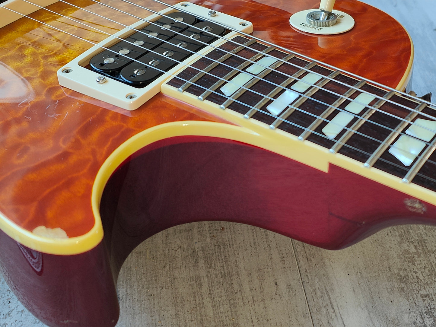 2004 History (by Fujigen Japan) ZLS100-CFS Les Paul Standard (Quilt Maple Sunburst)
