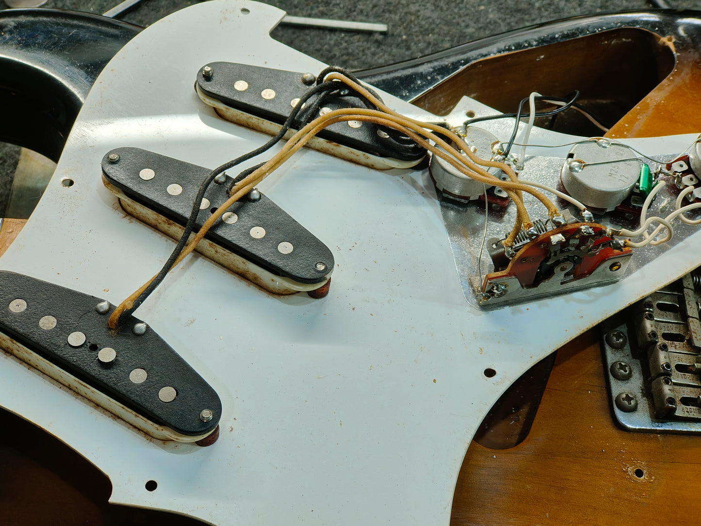 1987 Fender Japan ST57-70 "E Series" '57 Reissue Stratocaster (Brown Sunburst)