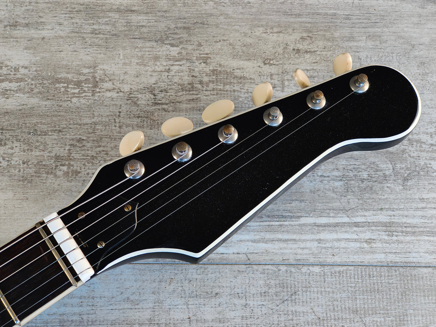 1963 Eko Italy Model 500-3V Vintage Offset (Gold Sparkle)