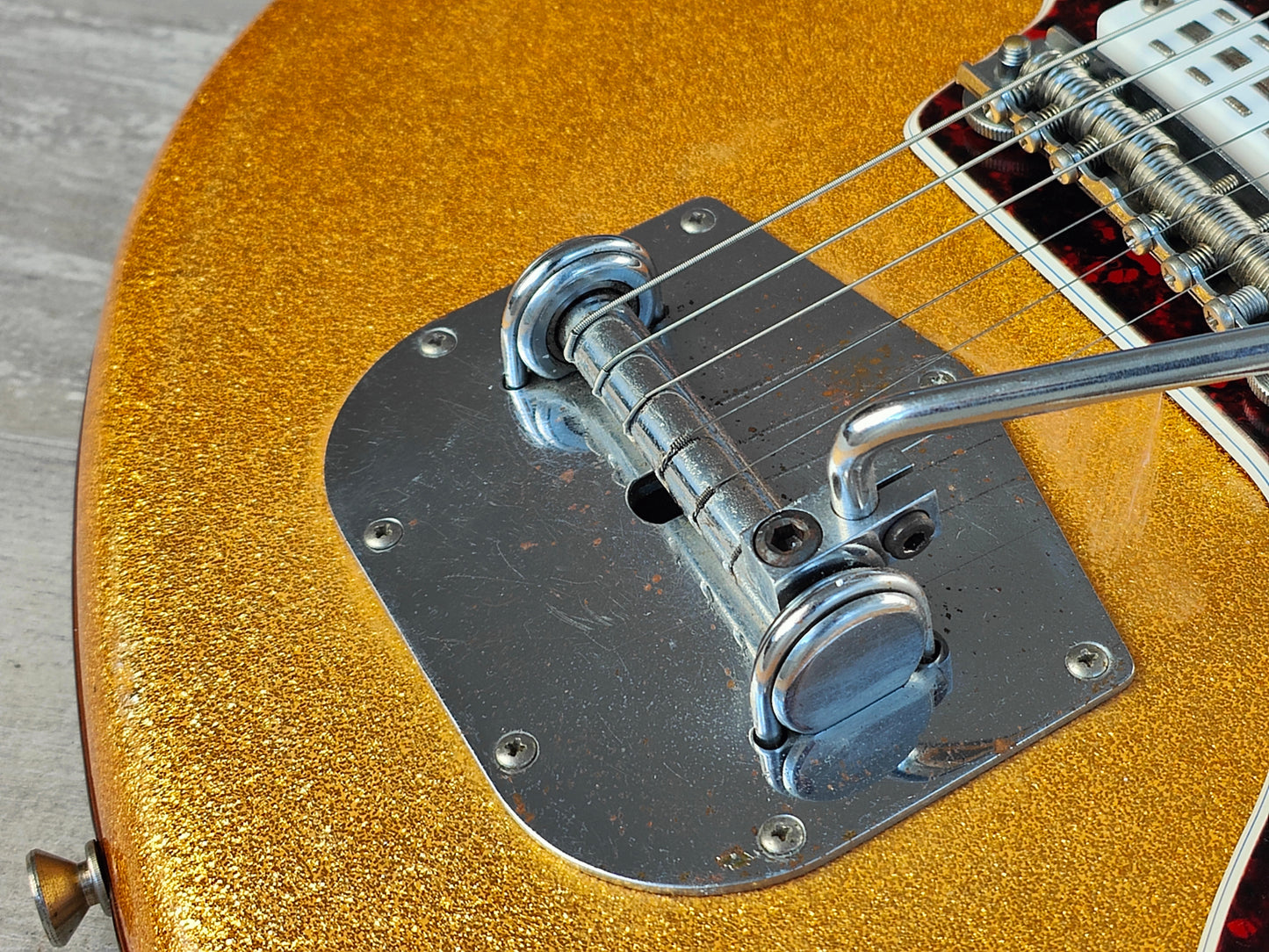 1963 Eko Italy Model 500-3V Vintage Offset (Gold Sparkle)