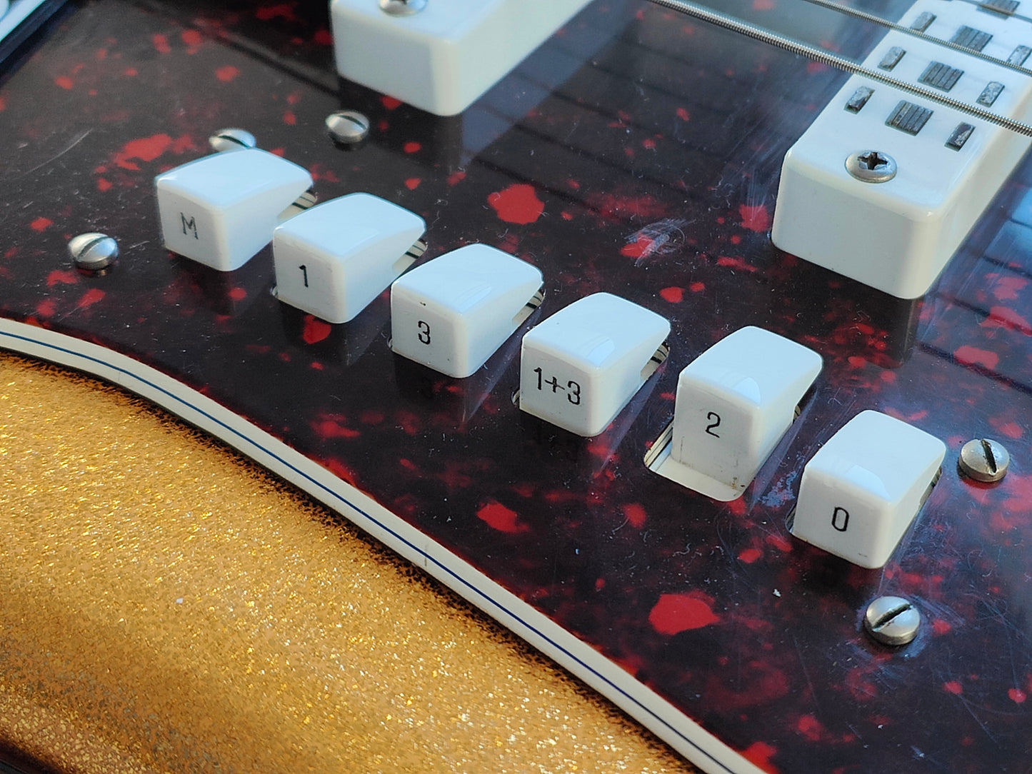 1963 Eko Italy Model 500-3V Vintage Offset (Gold Sparkle)