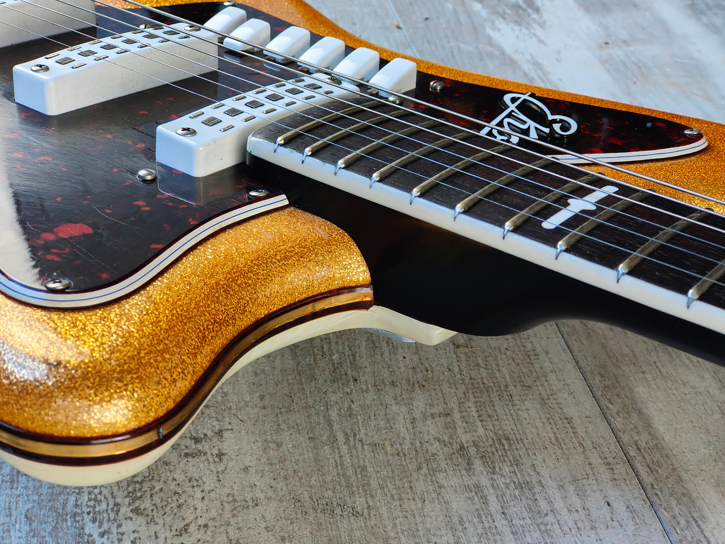1963 Eko Italy Model 500-3V Vintage Offset (Gold Sparkle)