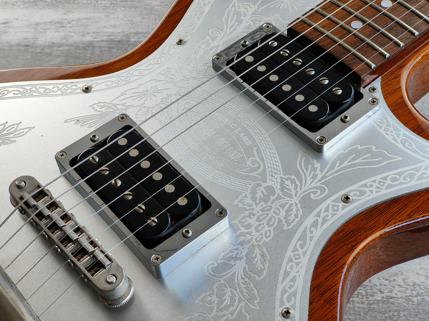 2001 Elk Custom Les Paul for Music Land Japan (Zemaitis Style Silver)