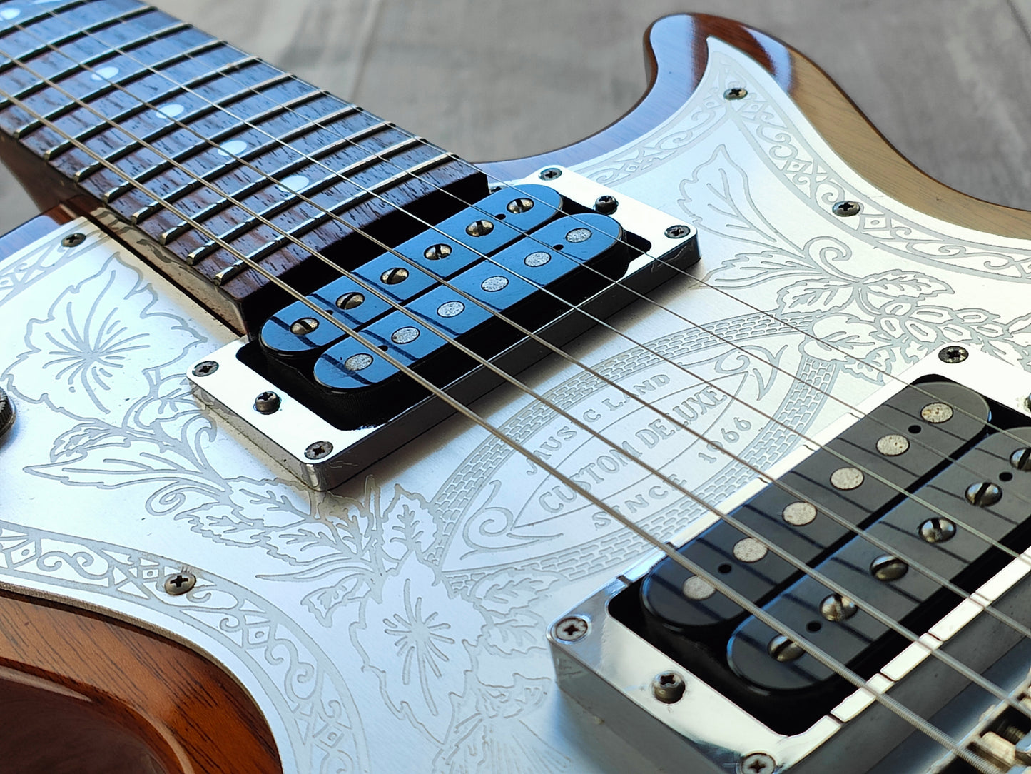 2001 Elk Custom Les Paul for Music Land Japan (Zemaitis Style Silver)