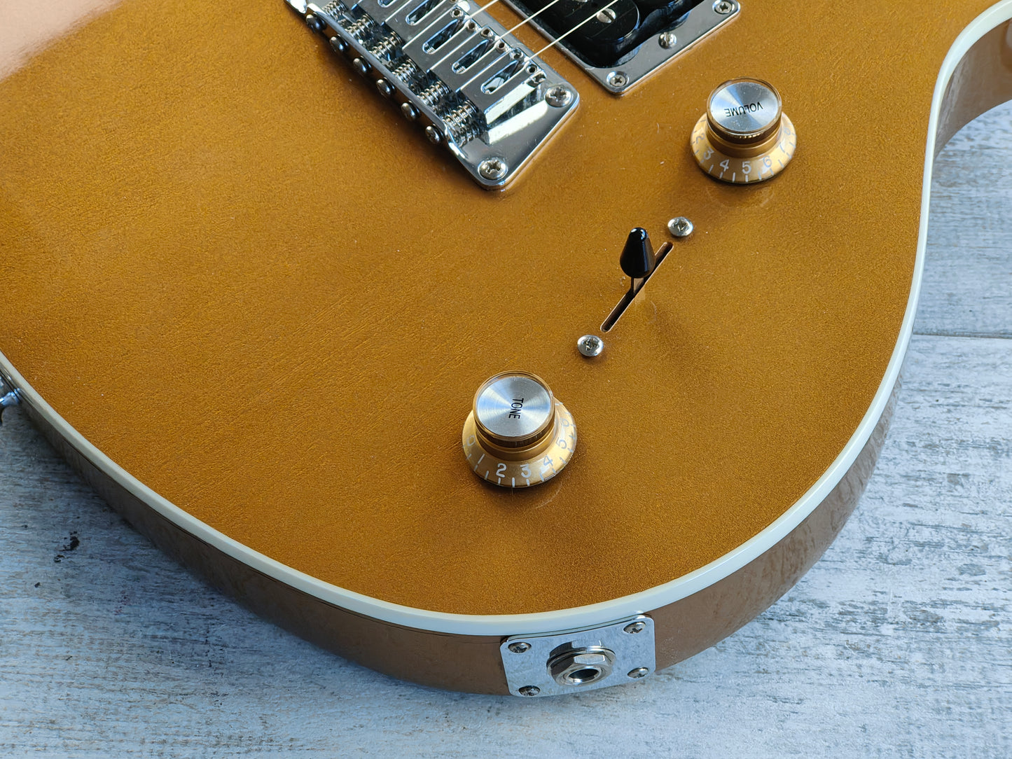 2011 Gibson USA Nighthawk Studio Single Cutaway (Goldtop)