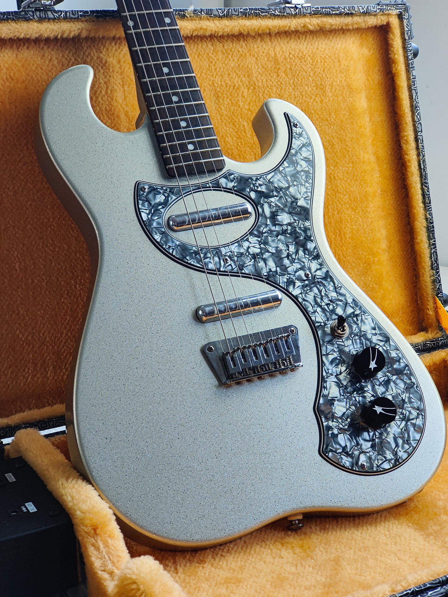 1999 Telestar Mona (Danelectro 1457) Electric Guitar w/Amplifier Case (Silver Sparkle)