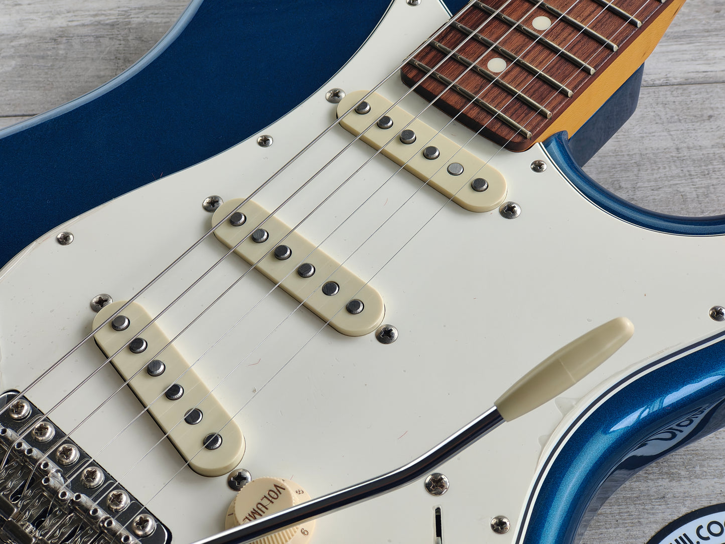 2015 History (by Fujigen Japan) TH-SV/R "Heritage Wood Series" Stratocaster (Dark Lake Placid Blue)