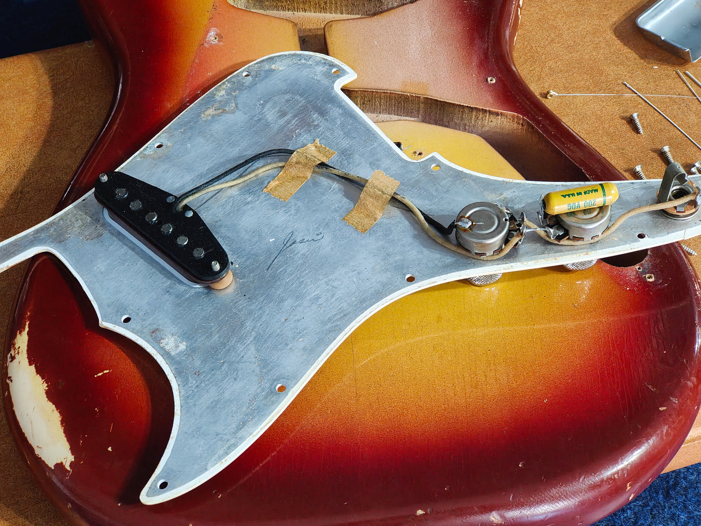 1962 Fender USA Short Scale Vintage Musicmaster (Maroon Burst)