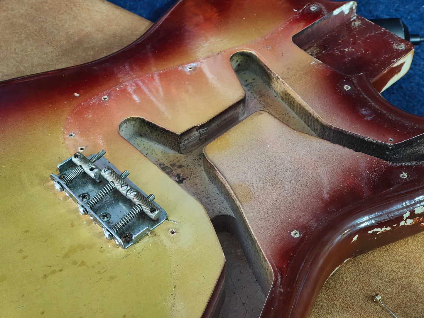 1962 Fender USA Short Scale Vintage Musicmaster (Maroon Burst)