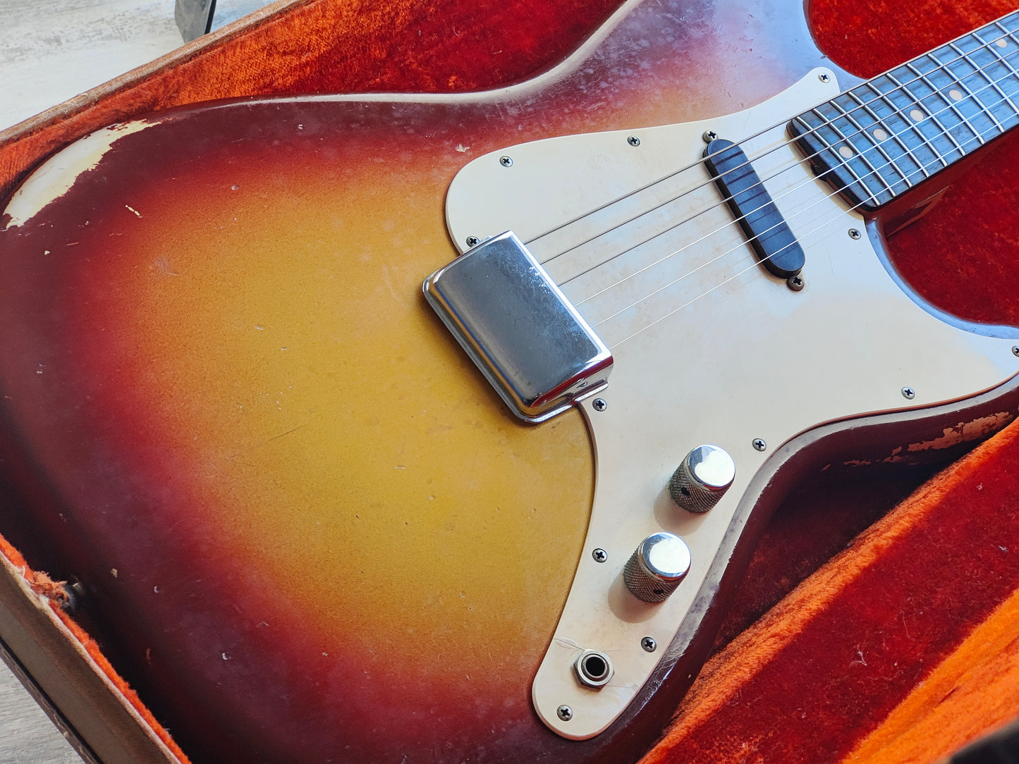 1962 Fender USA Short Scale Vintage Musicmaster (Maroon Burst)