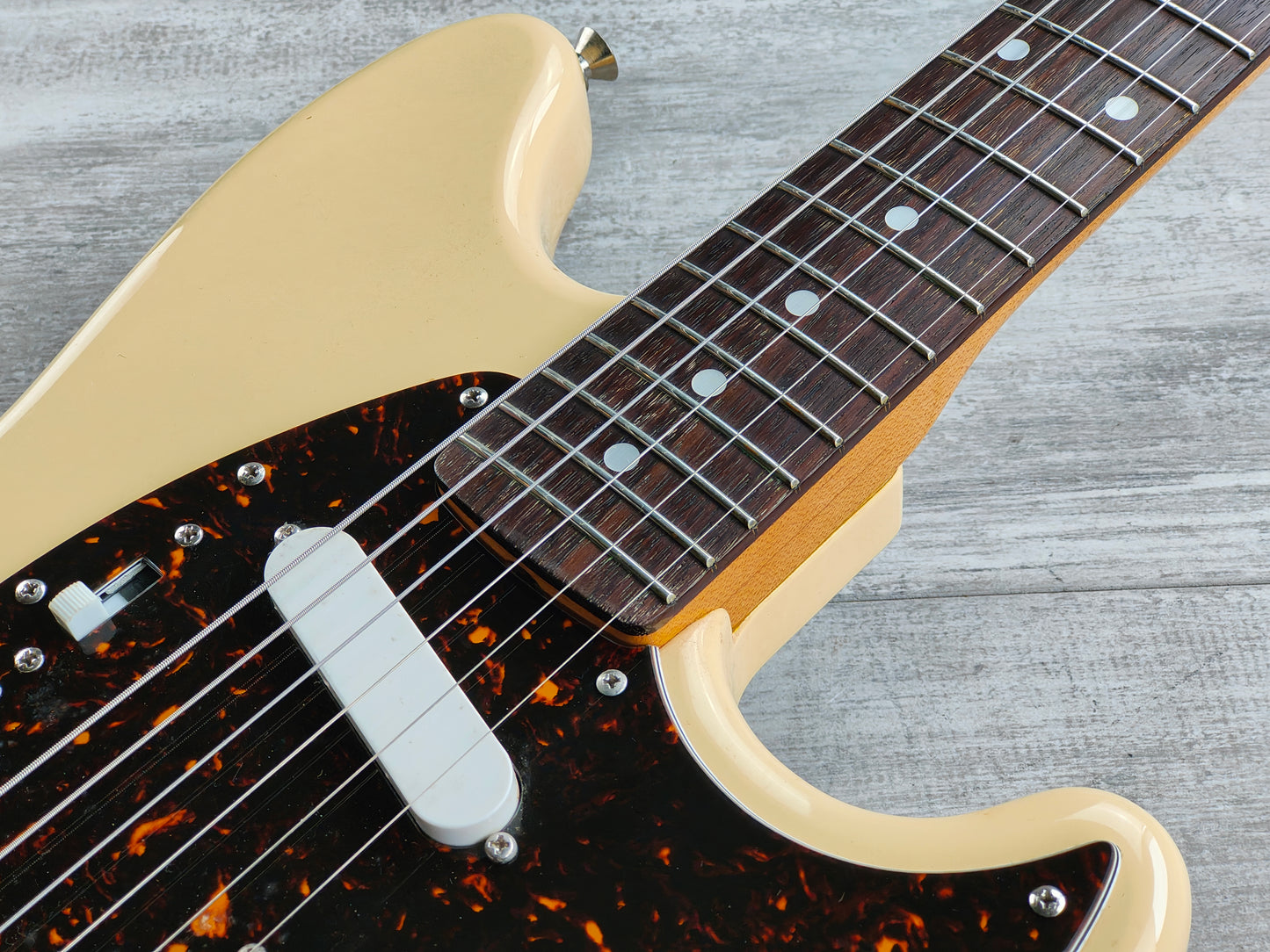 2008 Fender Japan MG69 '69 Reissue Mustang (Vintage White)