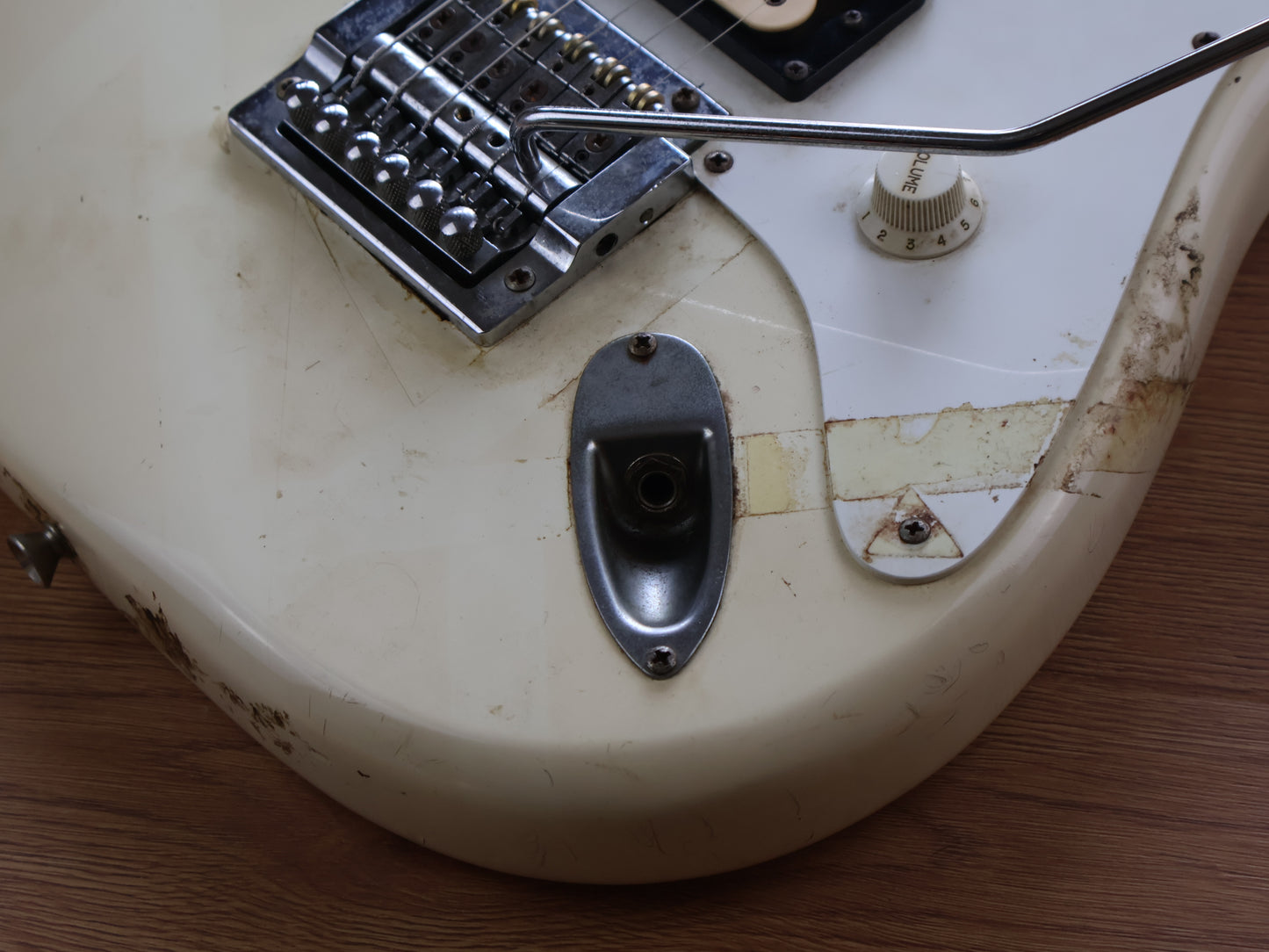 1984 Squier Japan SQ Series ST702 Contemporary Modified Stratocaster (Vintage White)