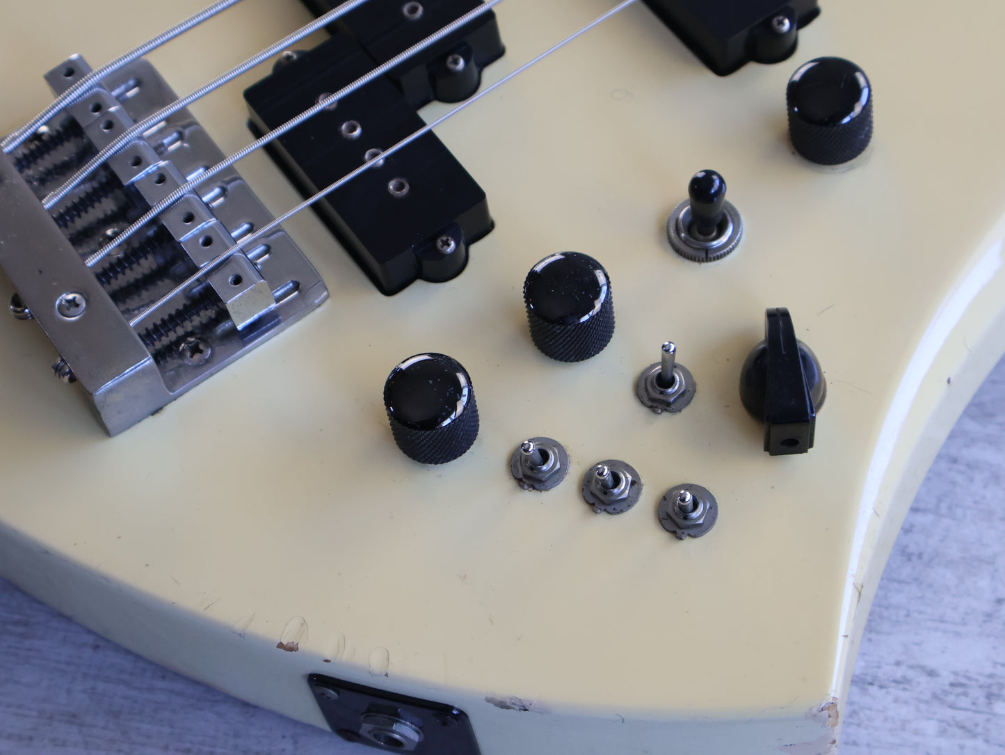 1980's BC Rich Japan MB-20 NJ Series Mockingbird Bass w/Varitone (Aged White)