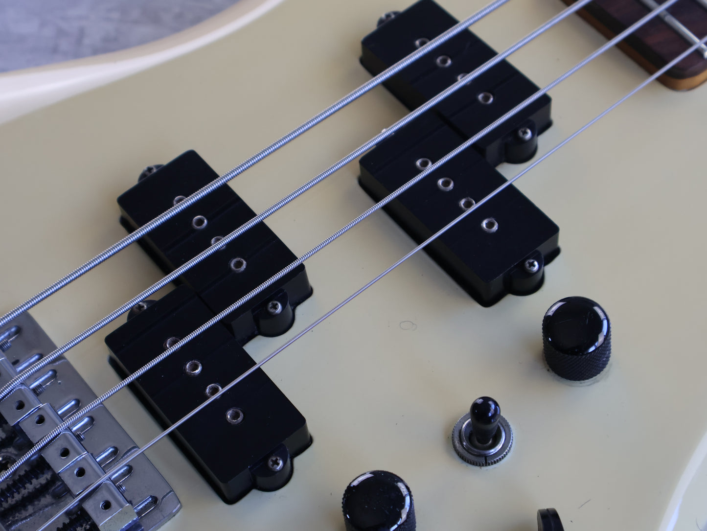 1980's BC Rich Japan MB-20 NJ Series Mockingbird Bass w/Varitone (Aged White)