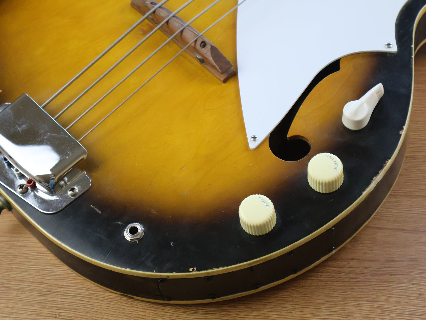 1964 Harmony H22 Hollowbody Bass w/Goldfoil Pickup (Sunburst)