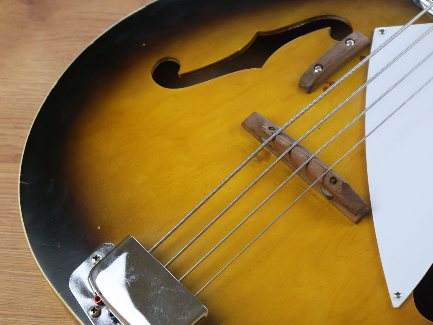 1964 Harmony H22 Hollowbody Bass w/Goldfoil Pickup (Sunburst)