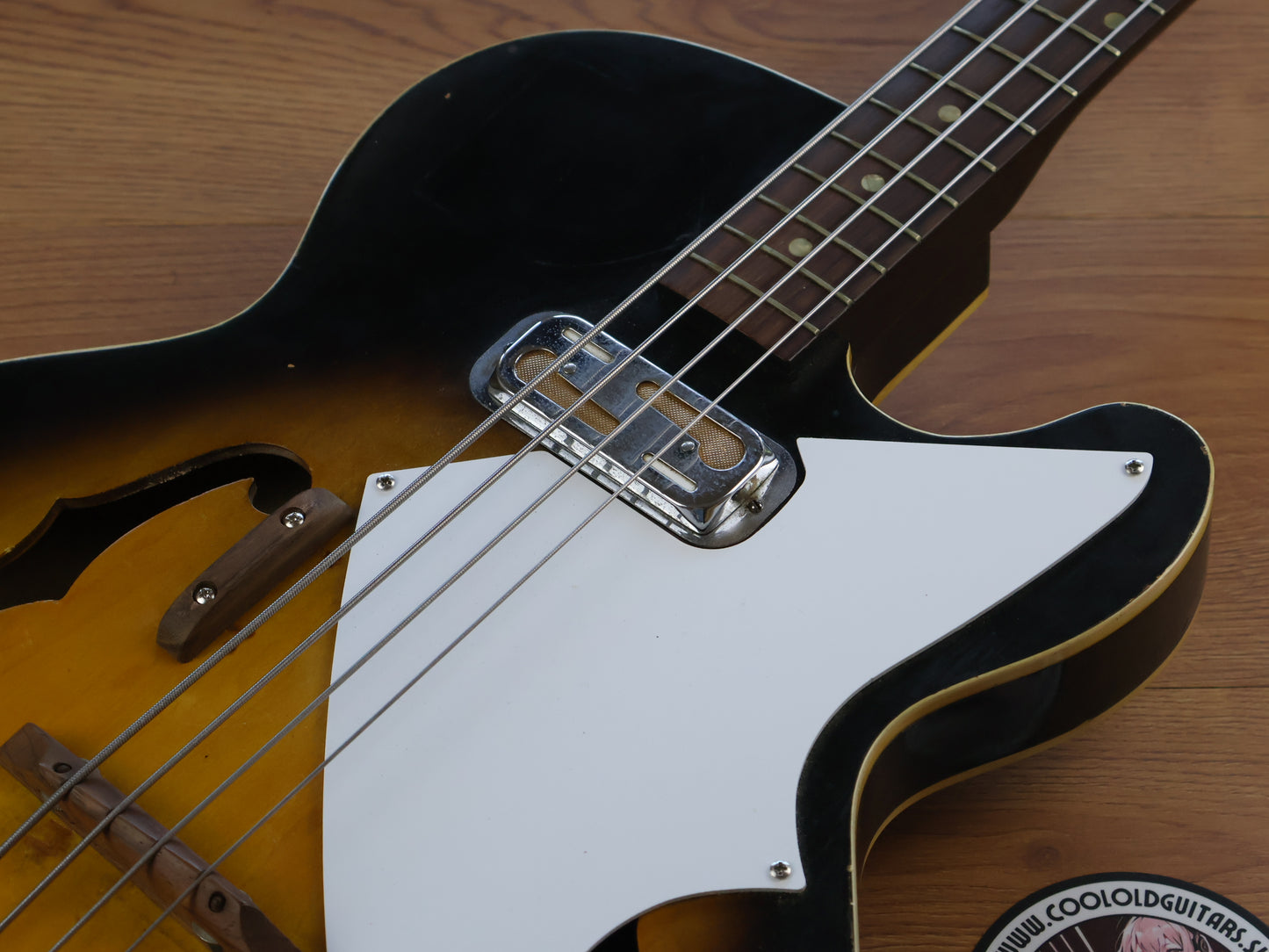1964 Harmony H22 Hollowbody Bass w/Goldfoil Pickup (Sunburst)