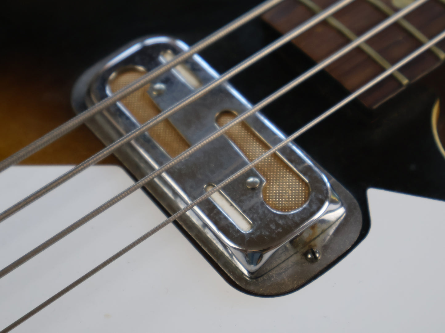 1964 Harmony H22 Hollowbody Bass w/Goldfoil Pickup (Sunburst)