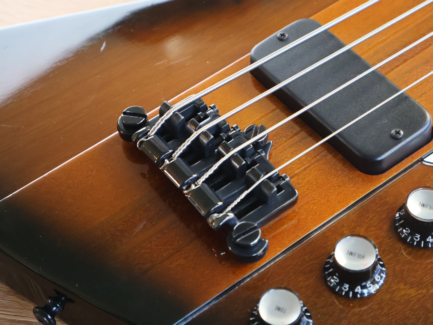 2001 Gibson USA Thunderbird IV Neckthrough Bass (Vintage Brown Sunburst)