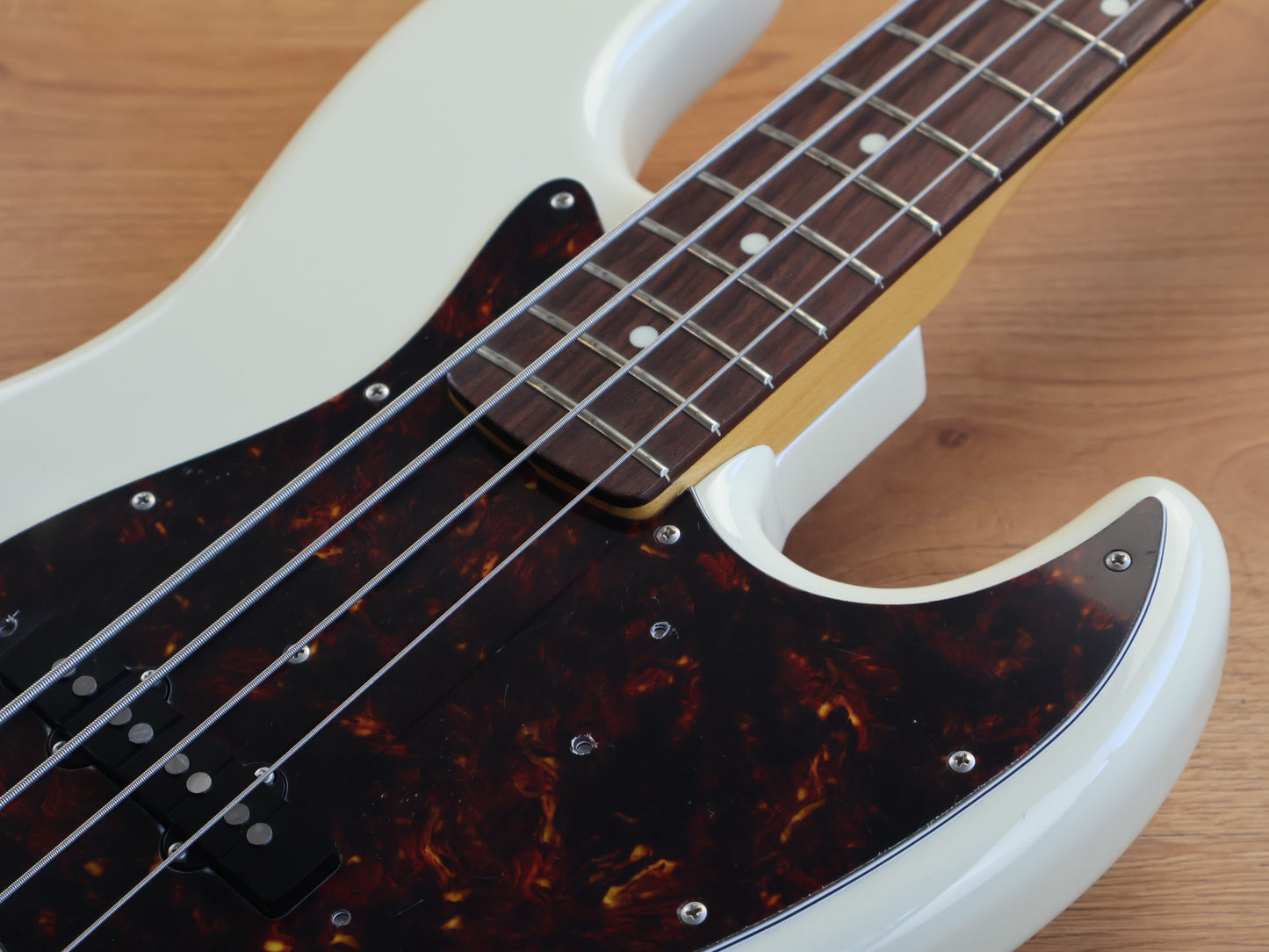 2023 Tokai Japan AJB108 VWH/R Jazz Bass (Vintage White)