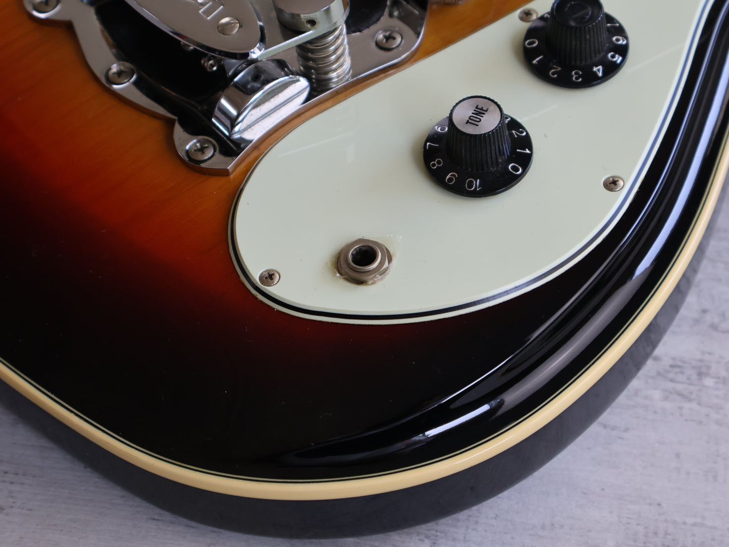 2001 Aria VM-2001 "The Ventures" 40th Anniversary Limited Edition Model (Sunburst)