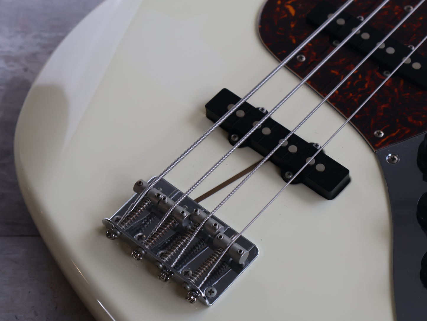 2002 Fender Japan JB62-58 '62 Reissue Jazz Bass (Vintage White)