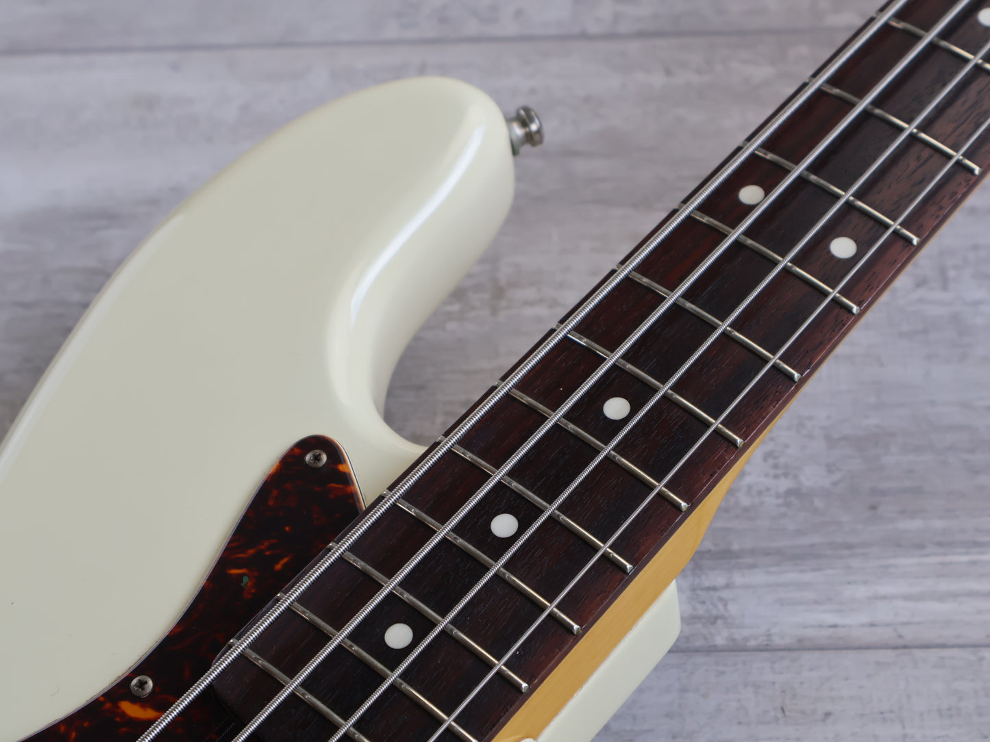2002 Fender Japan JB62-58 '62 Reissue Jazz Bass (Vintage White)