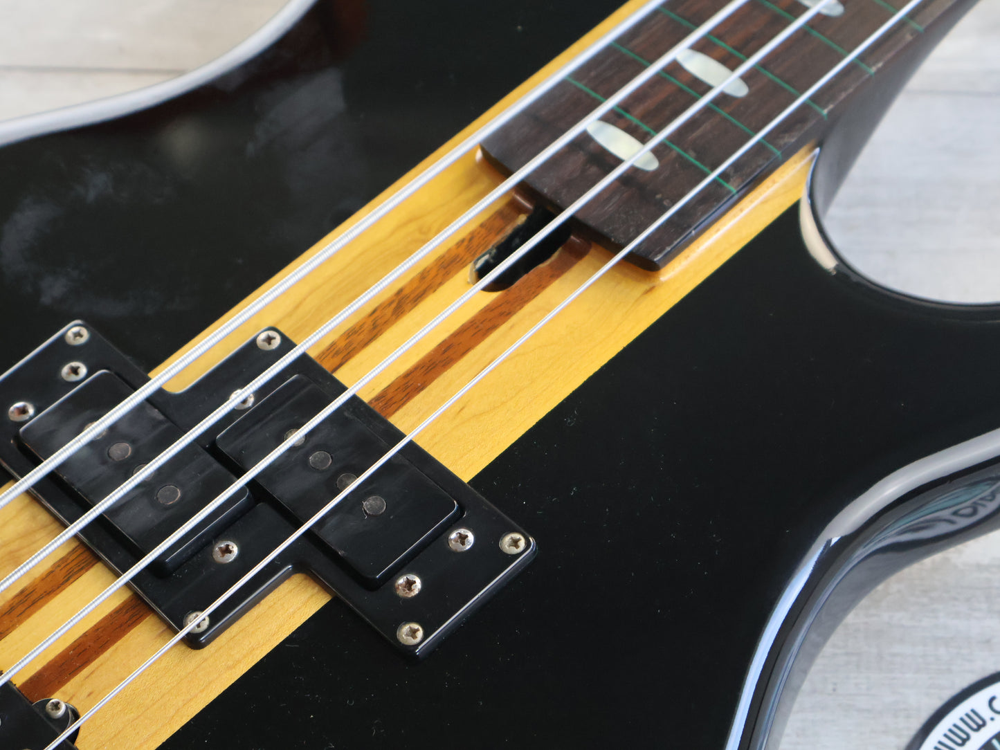 1978 Yamaha Japan BB1200 "Broadbass 1200" Neckthrough Fretless Bass (Black)