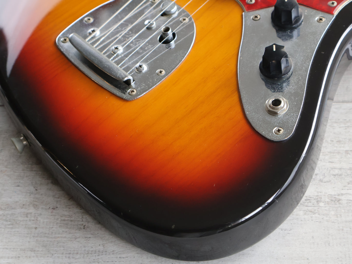 1999 Fender Japan JG66-85 Jaguar w/Seymour Duncan's (Sunburst)