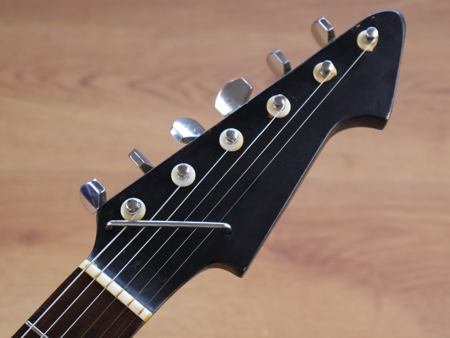 1960's Guyatone Japan LG-65T Electric Guitar (Sunburst)