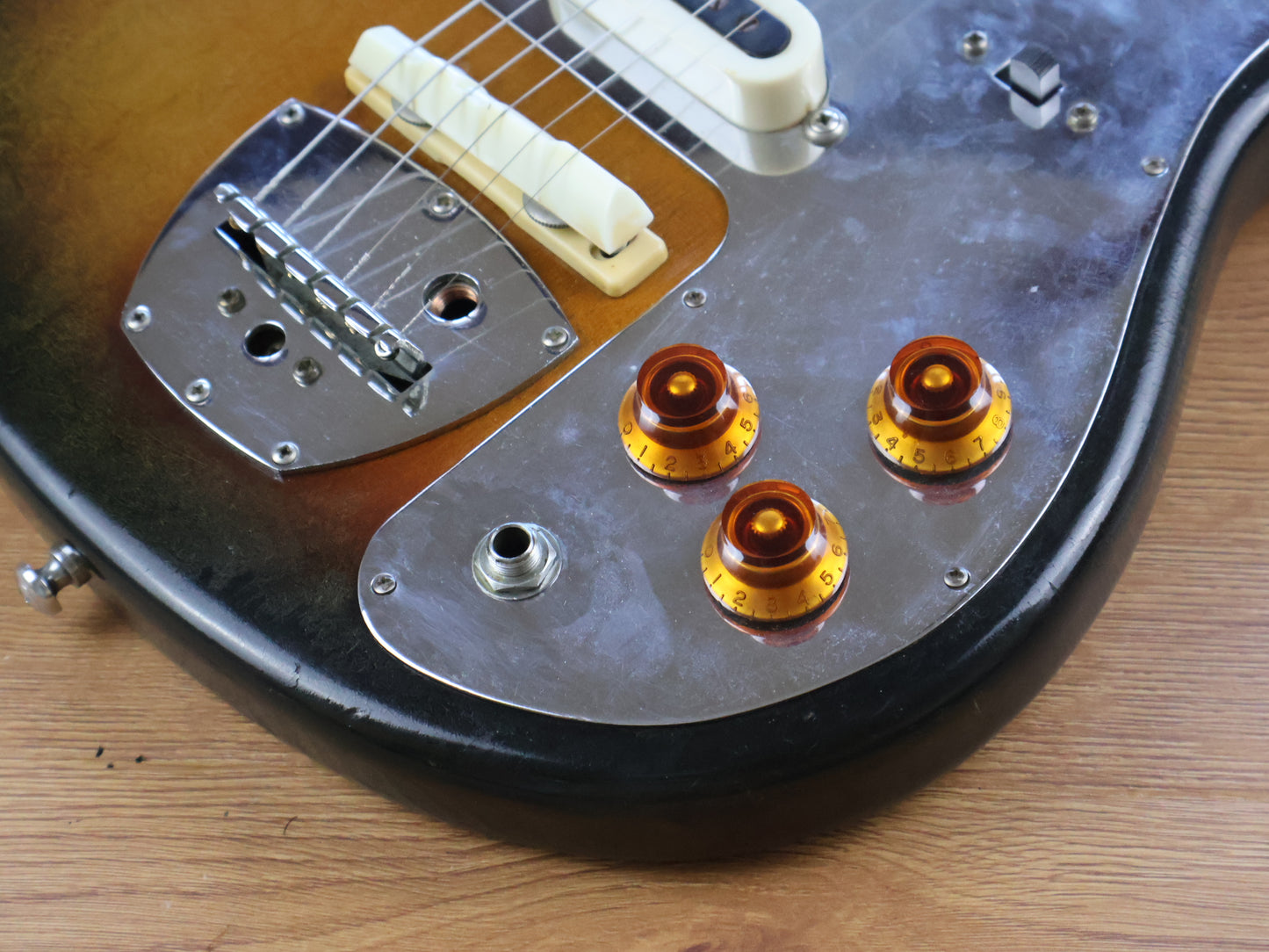 1960's Guyatone Japan LG-65T Electric Guitar (Sunburst)