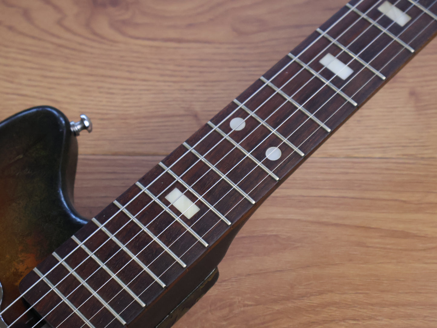 1960's Guyatone Japan LG-65T Electric Guitar (Sunburst)