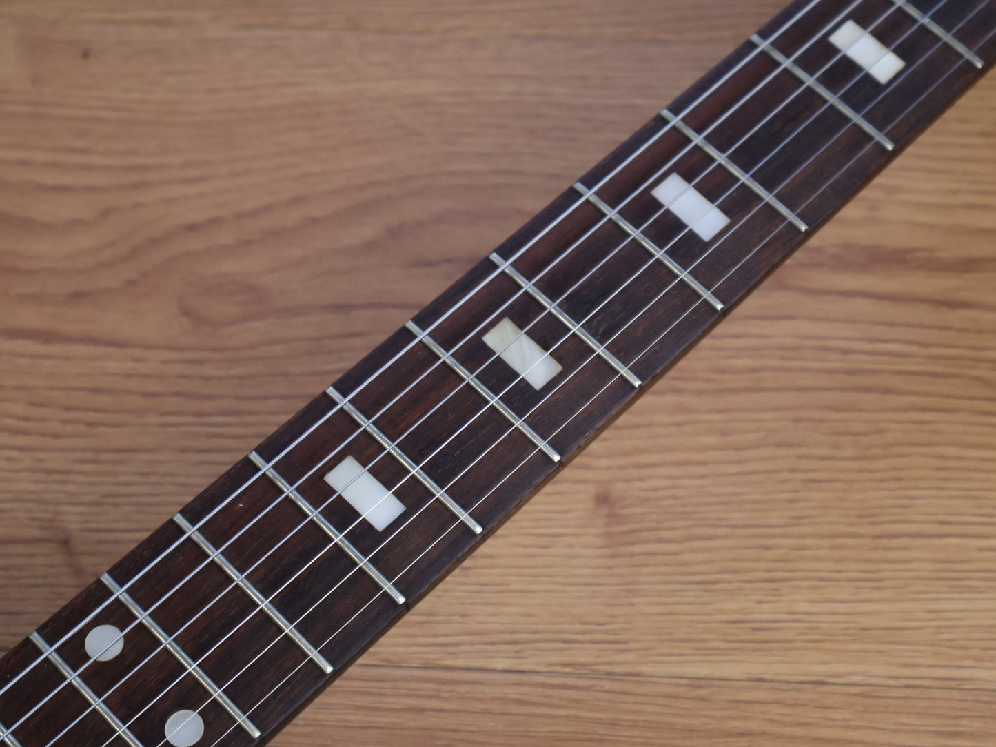 1960's Guyatone Japan LG-65T Electric Guitar (Sunburst)