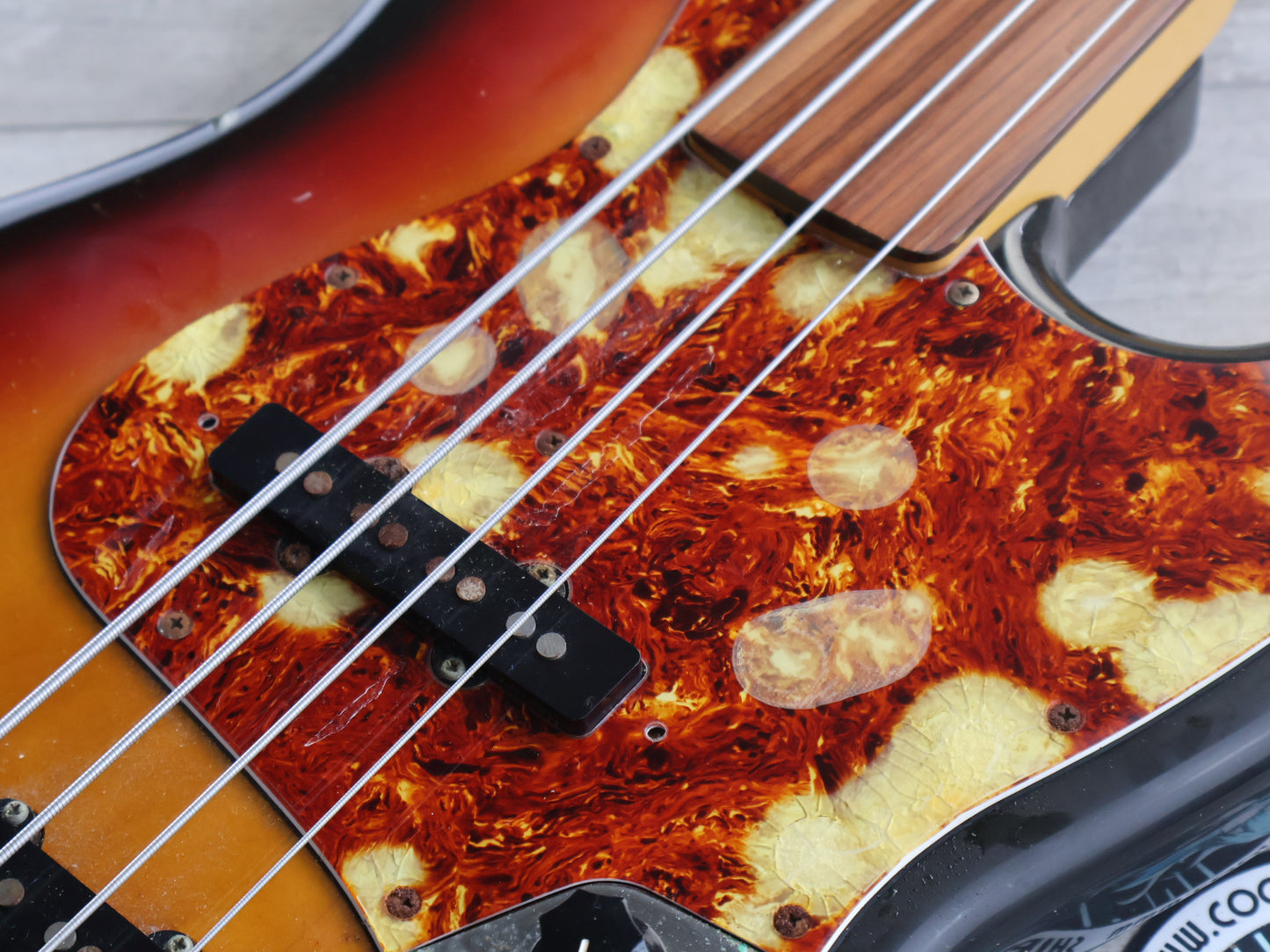 1982 Fernandes Japan RJB-FL Revival Series Fretless Jazz Bass (Sunburst)