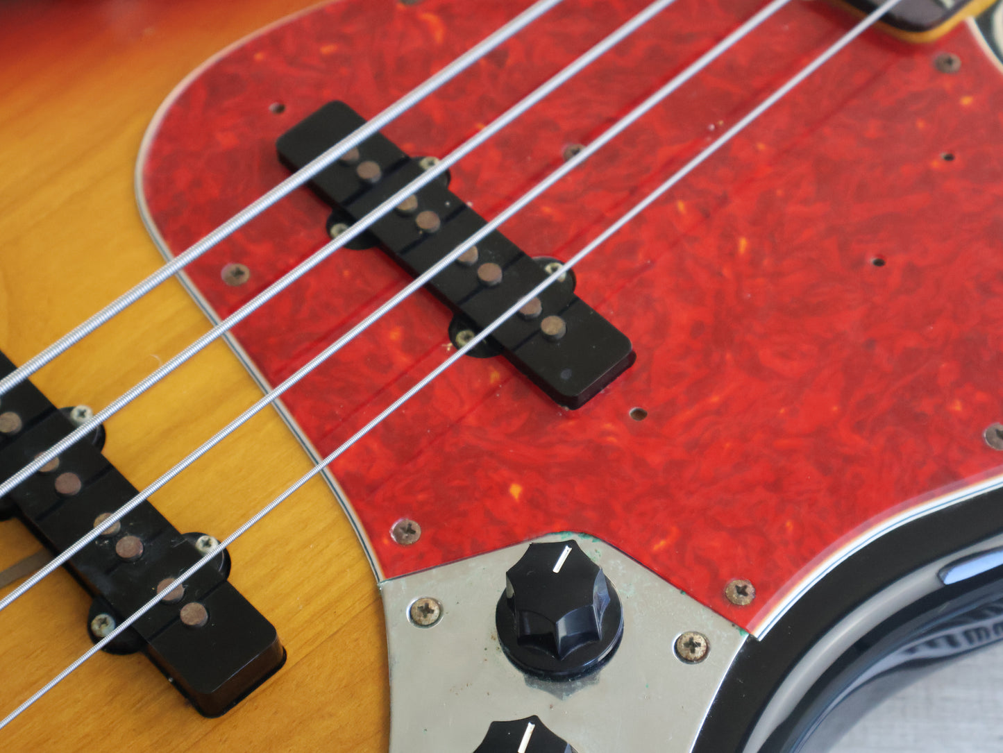 1997 Fender Japan (by Tokai) JB62-58 '62 Reissue Jazz Bass (Sunburst)