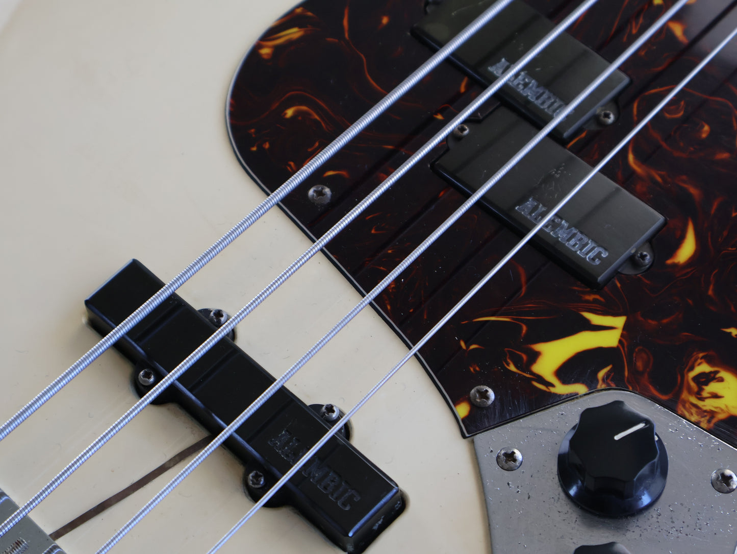 1989 Fender Japan JB62-75 '62 Reissue Jazz Bass w/Alembic PJ Pickups (Vintage White)