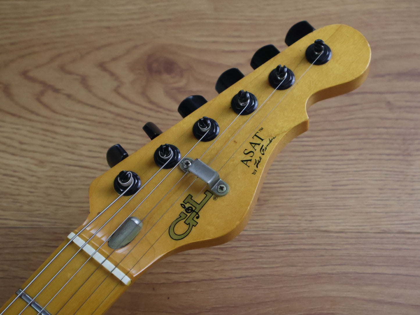 1986 G&L USA (by Leo Fender) ASAT Telecaster (Three-Tone Sunburst)