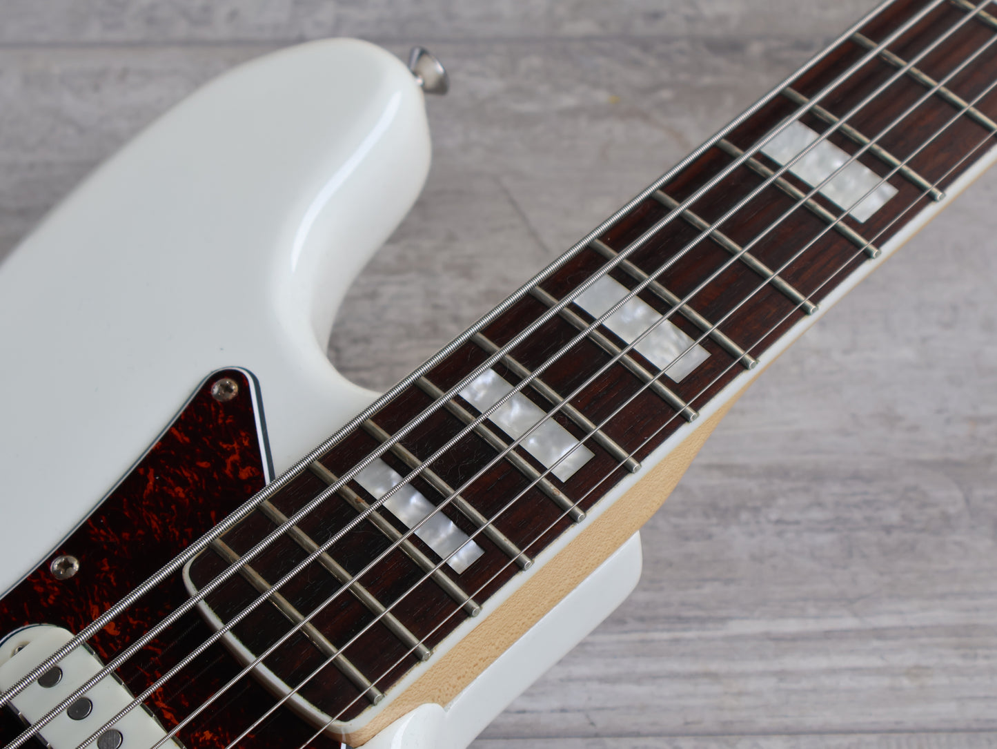2013 Squier Vintage Modified Bass VI (White)