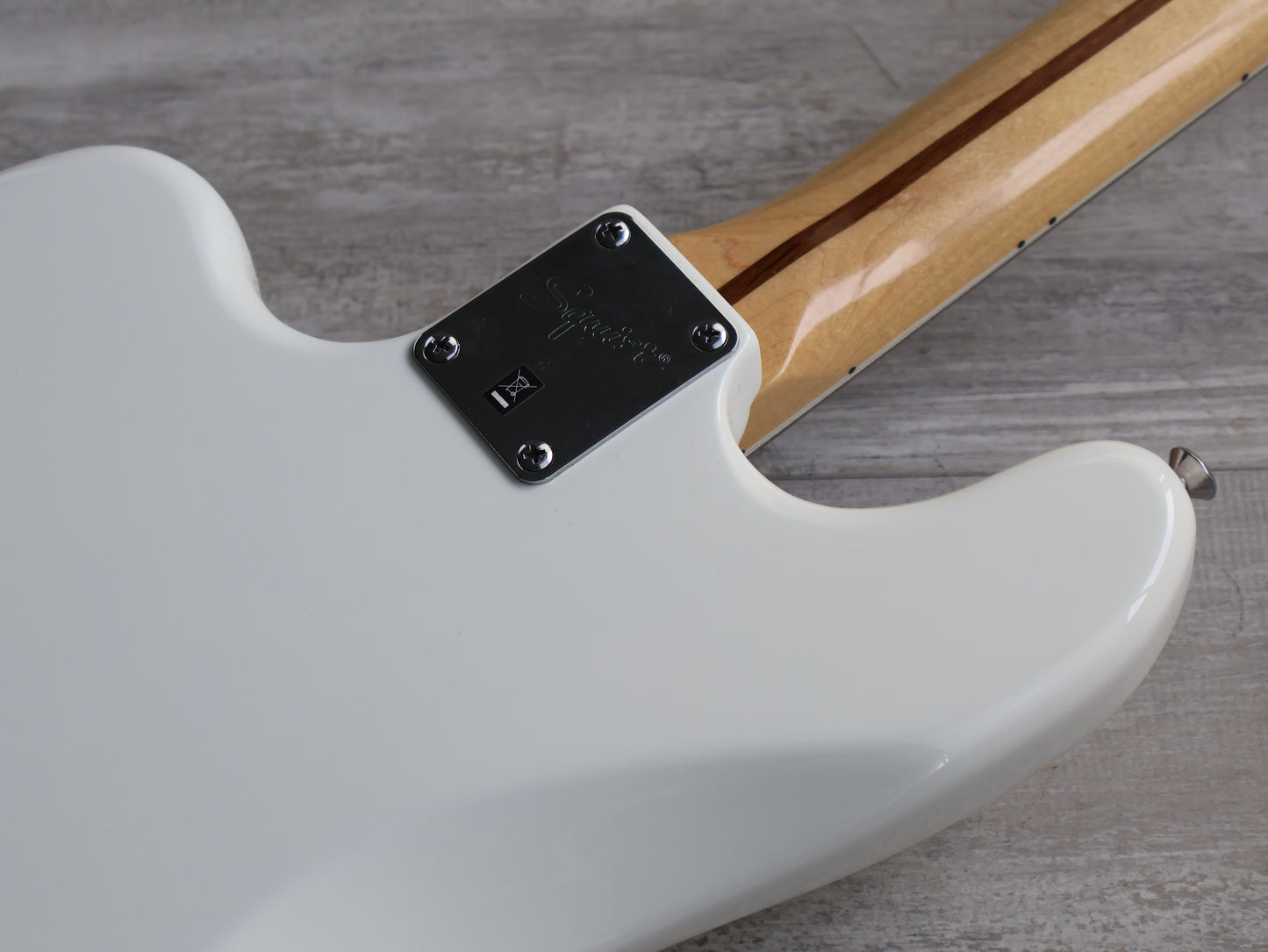 2013 Squier Vintage Modified Bass VI (White)