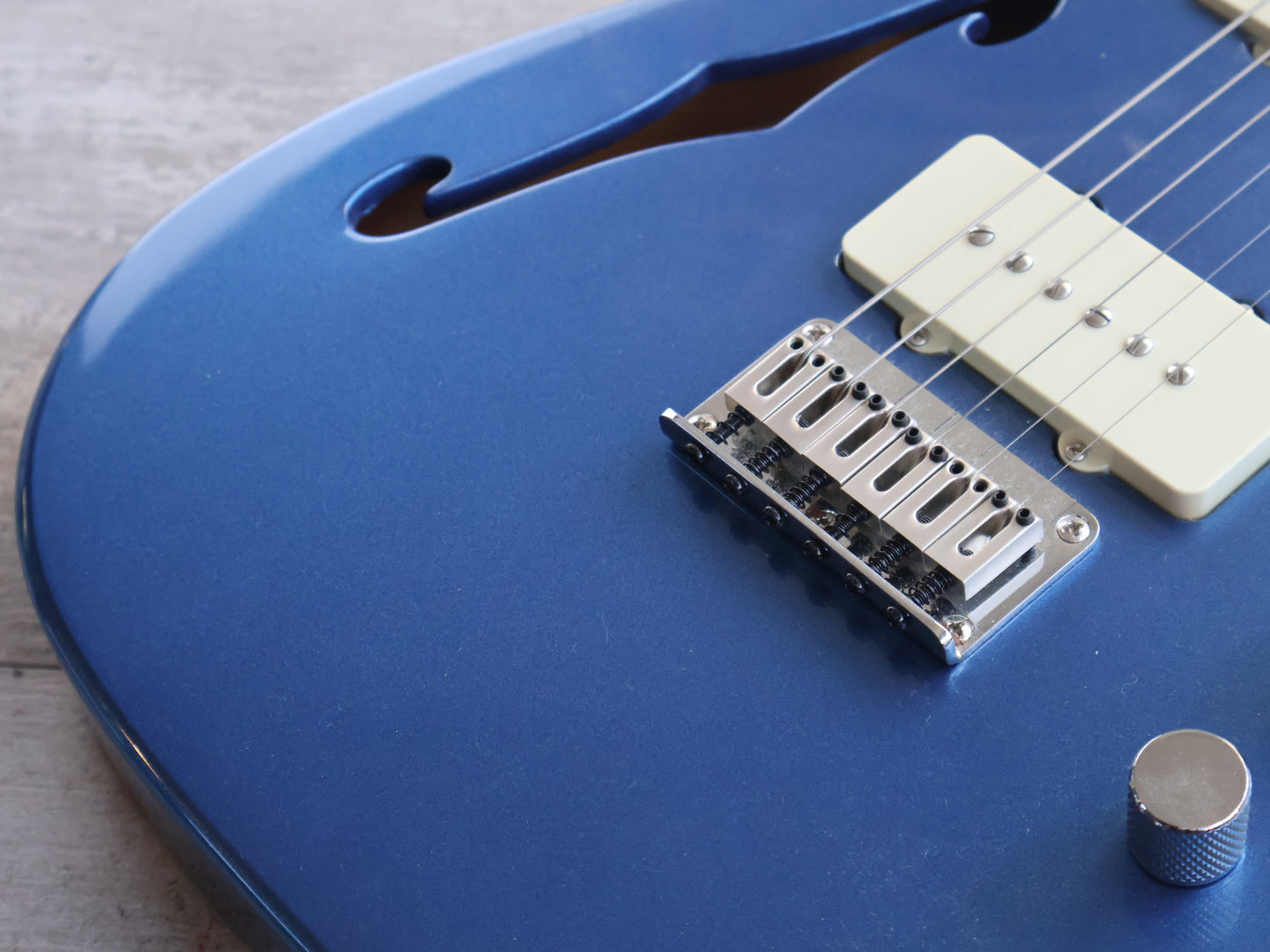 Squier Paranormal Cabronita Telecaster Thinline w/P90's (Lake Placid Blue)