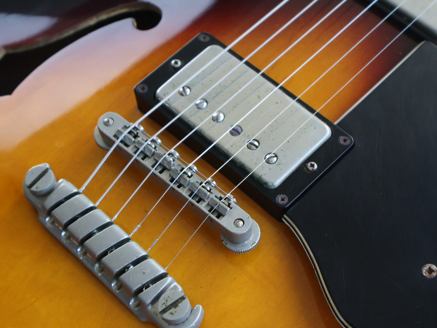 1982 Greco Japan SV-600 Super View Semi-Hollowbody (Sunburst)