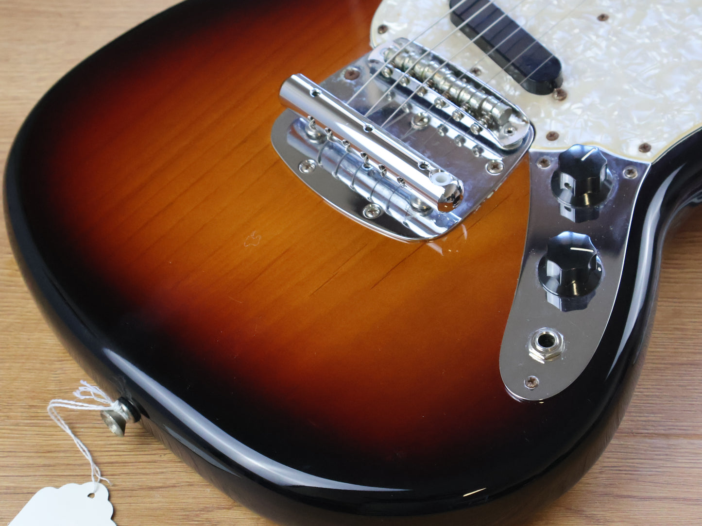 2021 Fender American Performer Mustang (3-Tone Sunburst)