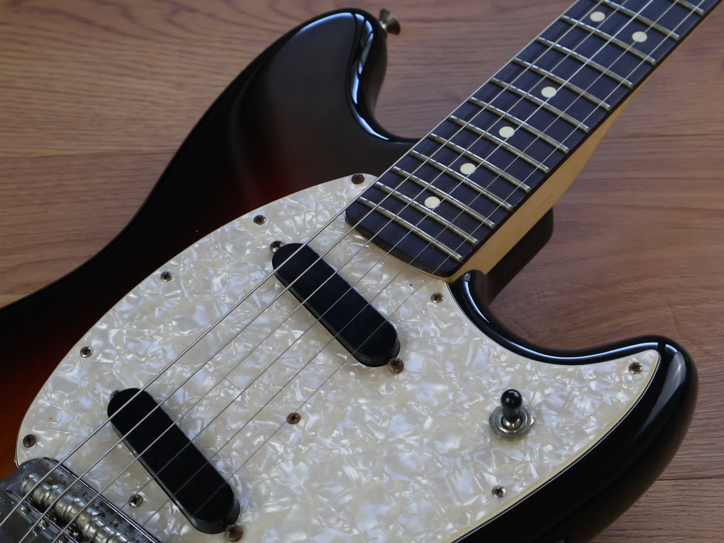 2021 Fender American Performer Mustang (3-Tone Sunburst)