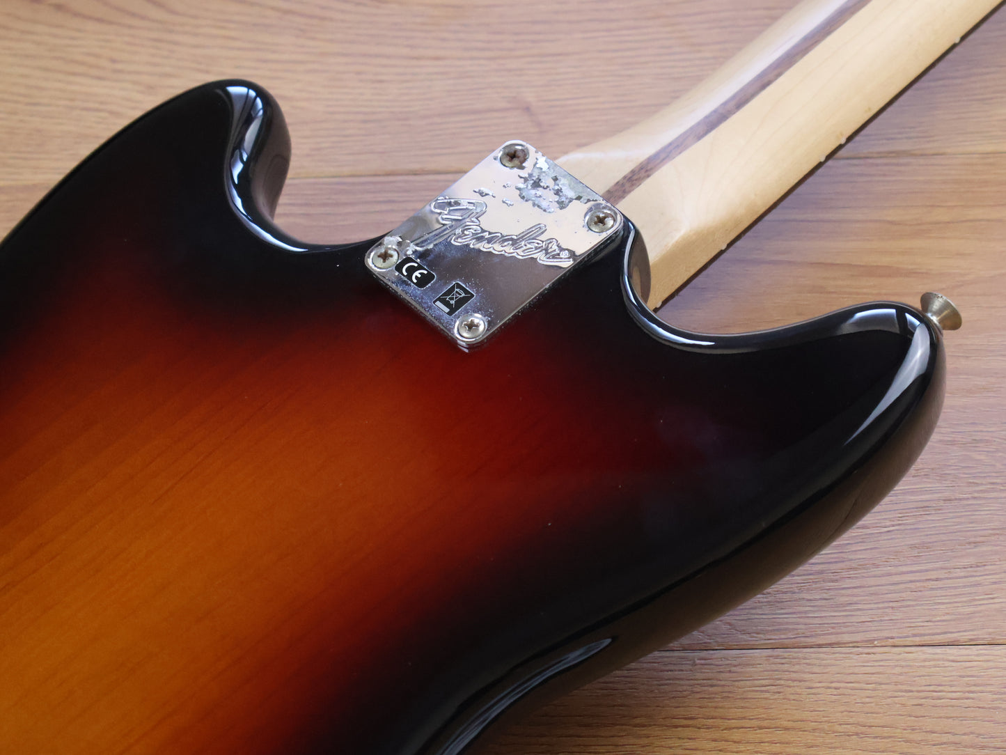 2021 Fender American Performer Mustang (3-Tone Sunburst)