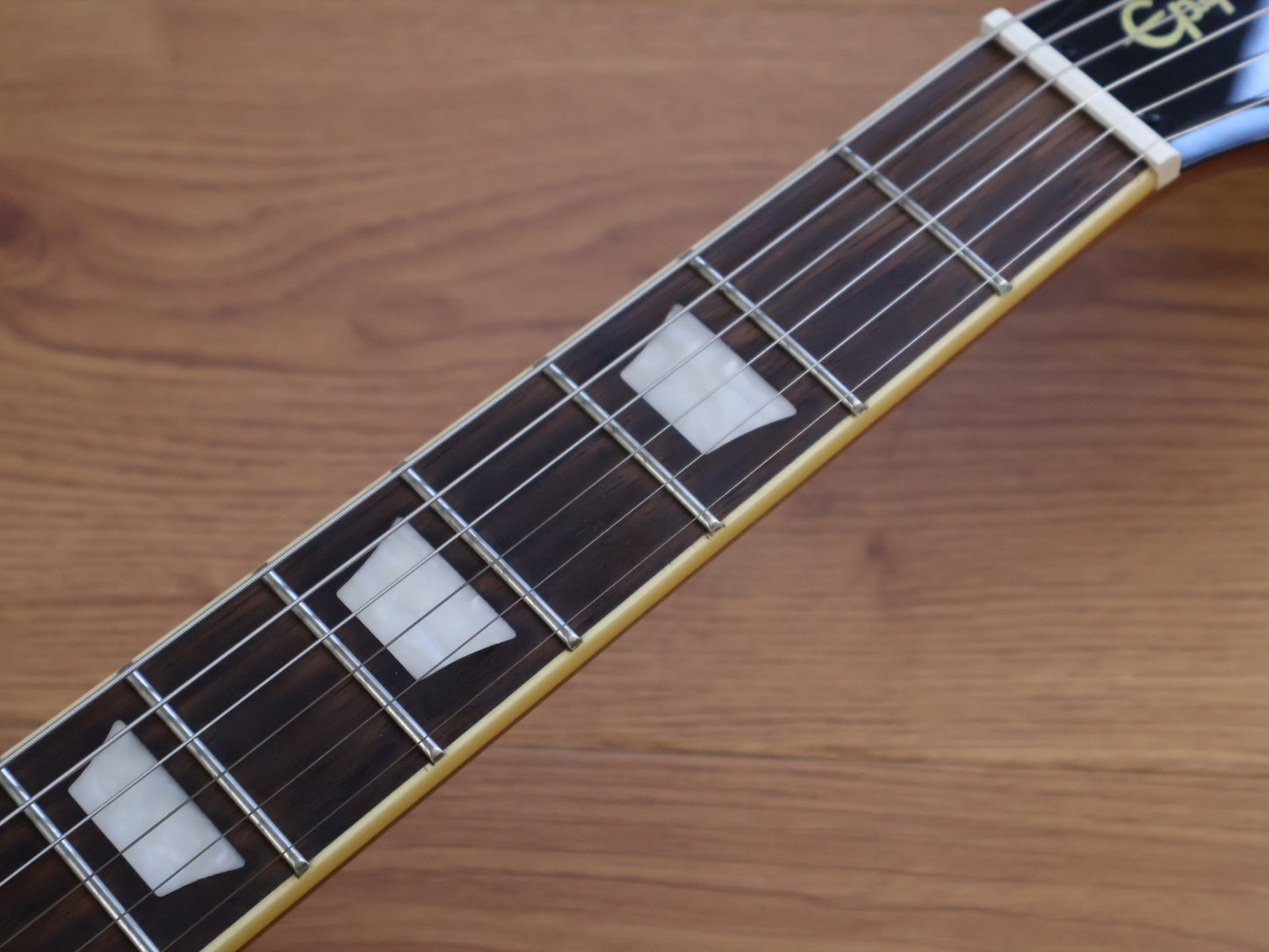 Epiphone "Inspired by Gibson" '63 Reissue Firebird (Vintage Sunburst)