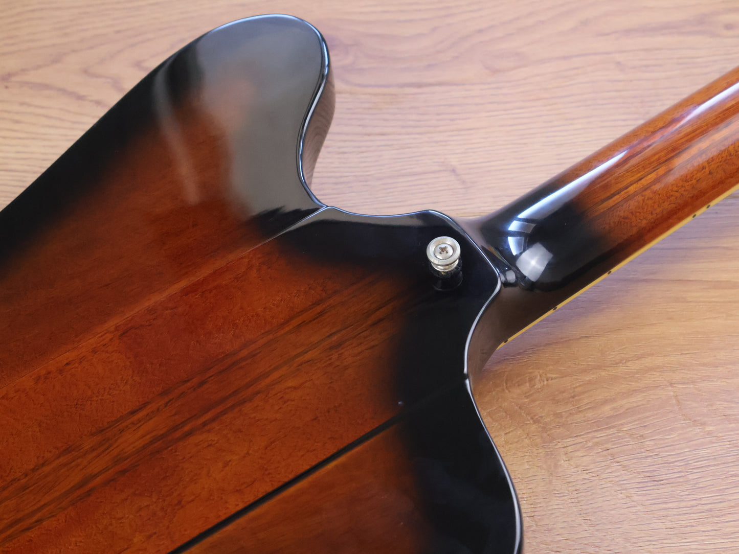 Epiphone "Inspired by Gibson" '63 Reissue Firebird (Vintage Sunburst)