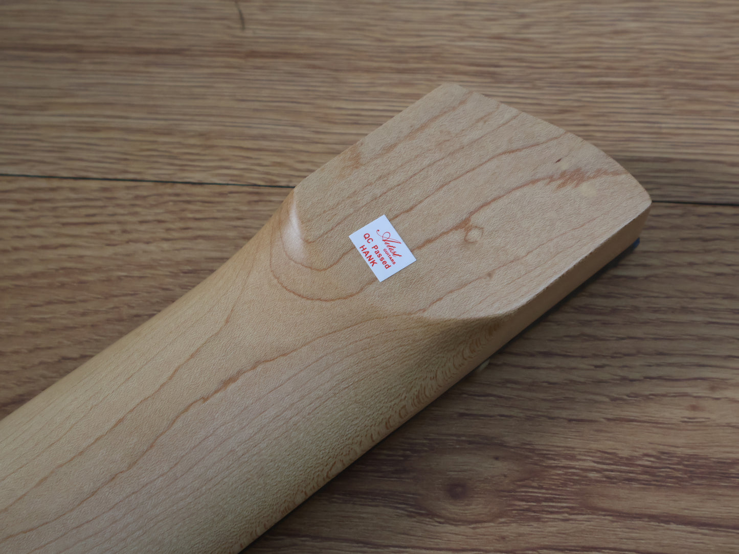 Artist Guitars 8-String Headless (Natural)