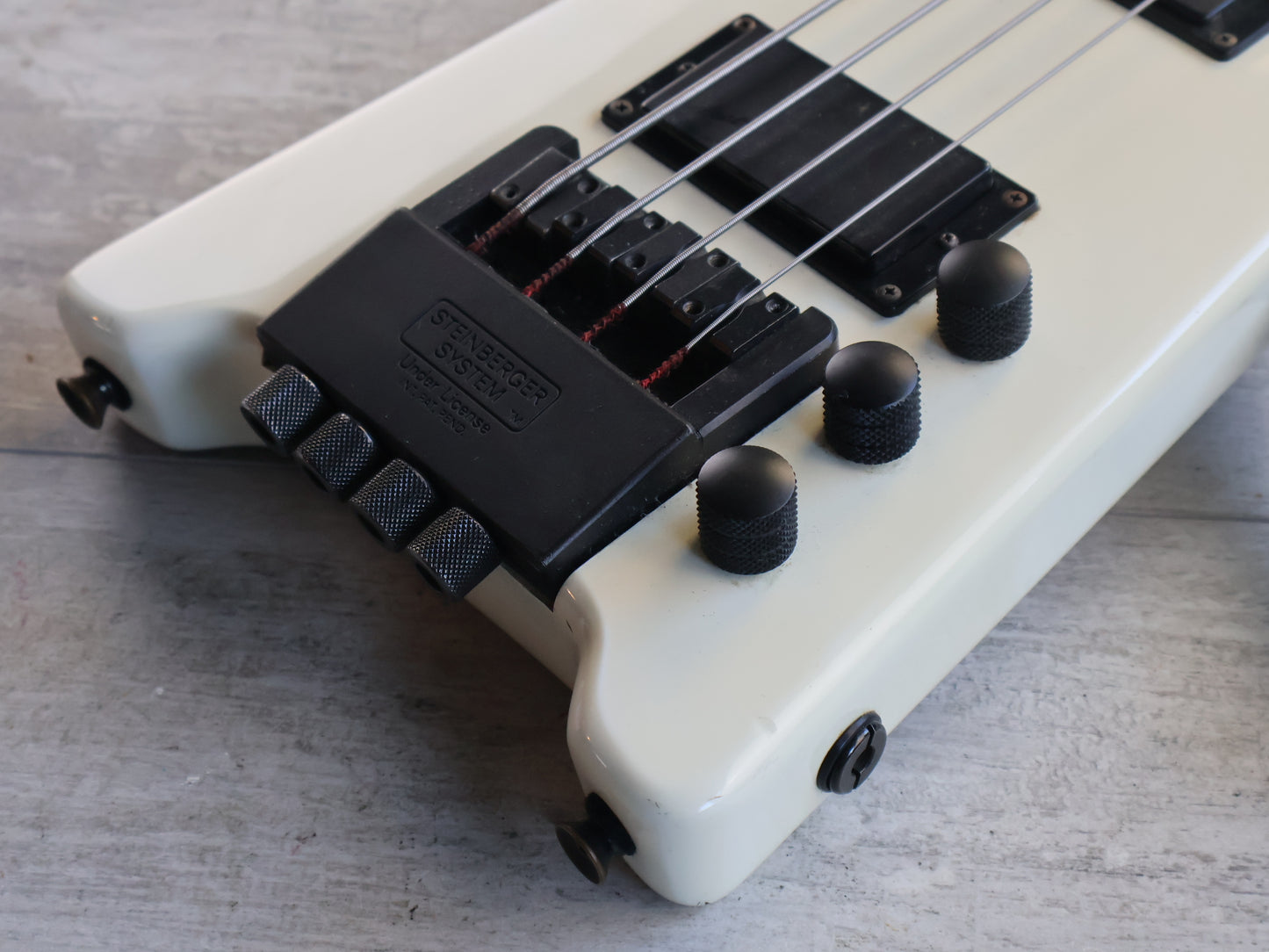 1980's Hohner B2 Headless Paddle Bass Guitar w/Steinberger System (White)